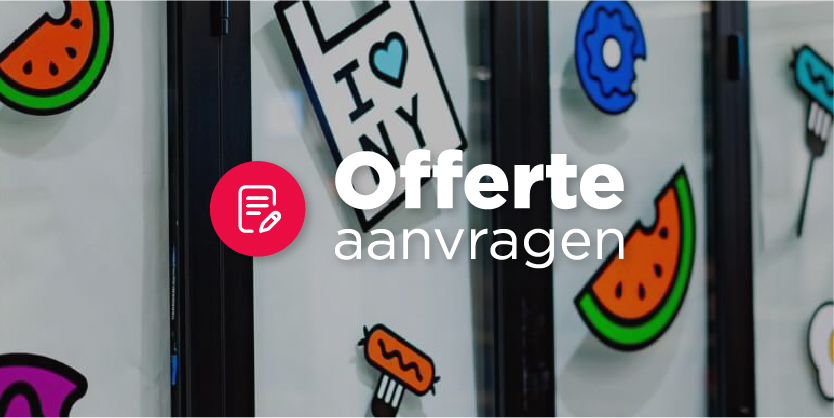 Stickers geplakt op raam 'Offerte aanvragen'