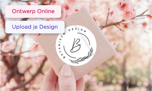 Losse Logo sticker geplakt op Cadeauverpakking
