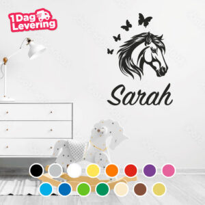Muursticker Paard En Vlinders Met Eigen Naam Thumbnail